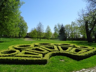 W niedzielę zajrzyjcie do Ożarowa, park dworski będzie otwarty